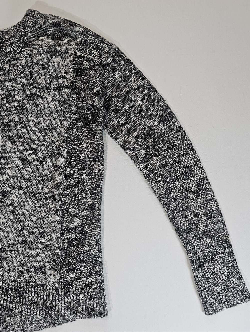 American Eagle Sweater Womens Medium Gray Space Dye Metallic Sparkle Relaxed Fit - Picture 5 of 6
